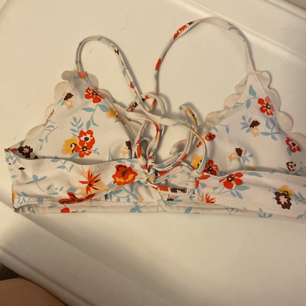 Women’s bikini top size medium - Picture 2 of 2